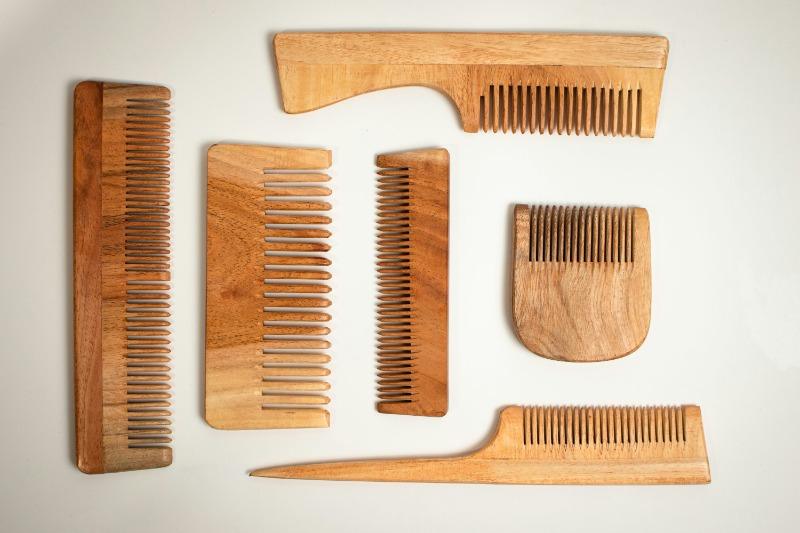 【梳子英文全解析】一次搞懂 Comb、hairbrush 差在哪！5大情境＋例句＋表格＋多語對照最完整指南 (4)