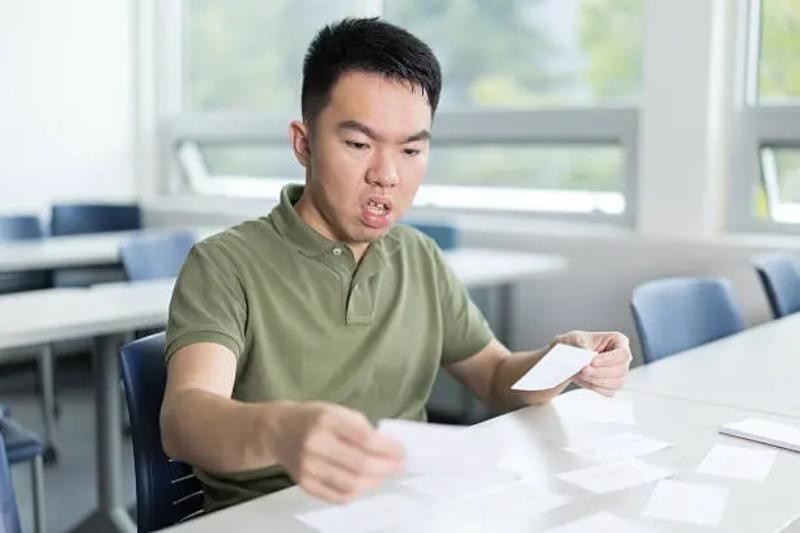 【英文發音查詢全攻略】5大常見錯誤+專家級矯正技巧|一次練對音標、連音、弱讀、口型,打造最自然的英語口說 (1)