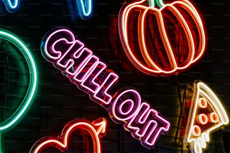 很 Chill 是什麼意思？2025 最完整解析：英文潮語 Chill 用法、例句、詞典來源、情境應用全攻略 (3)
