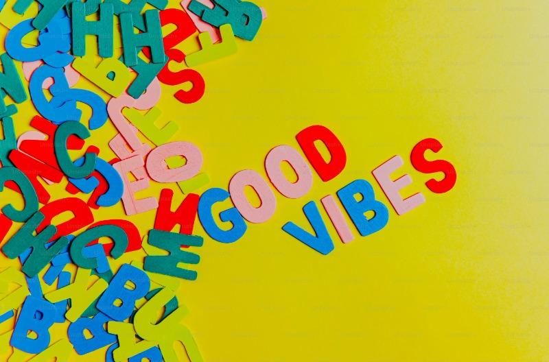 Vibes 中文是什麼？避免5個常見誤用，讓你的英文會話更自然 (2)