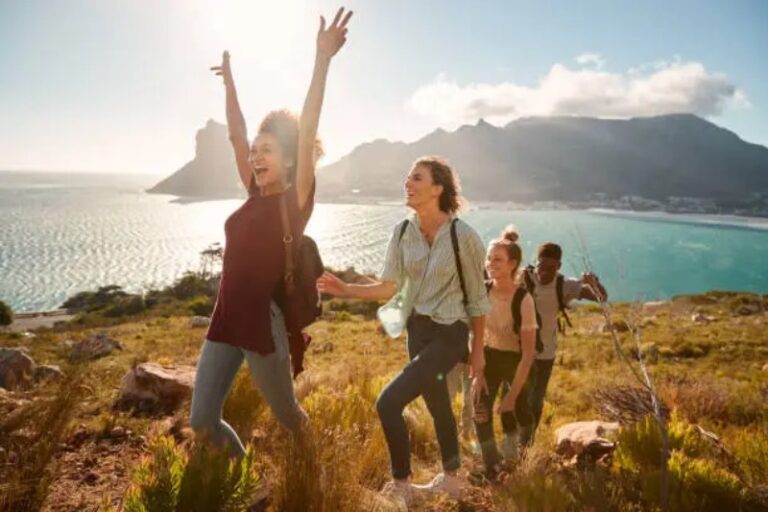 People Mountain People Sea 是什麼意思？ 3 情境秒懂這句英文表達用法！ (7)