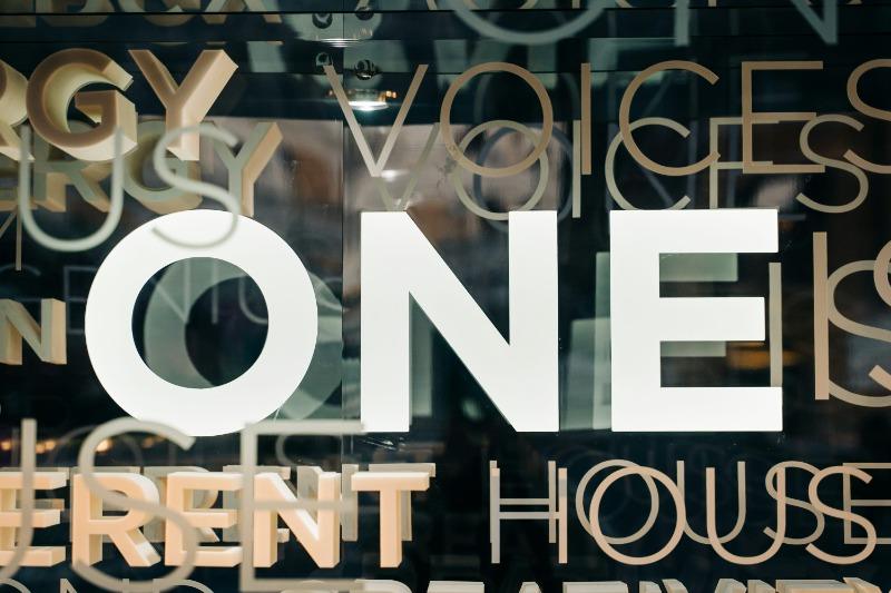 One 的英文用法大全：全面解析五大核心功能、語法陷阱與實用比較（2025 深度指南 (3)