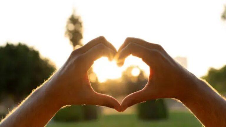 【2026 情人節快樂英文全解析】7 大經典到創意祝福語,一次掌握告白、卡片與傳訊必學句 (1)