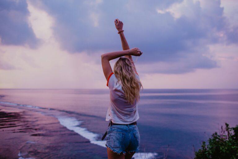 看風景英文怎麼說？5 個常見英文用法與實用例句總整理 [How To Say 'Enjoy The Scenery' In English? 5 Common Expressions With Practical Examples]