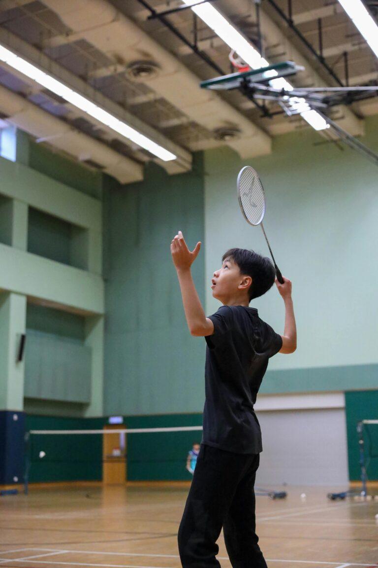 打羽毛球英文怎麼說？9個常見用語與錯誤用法你絕不能忽略！ [How To Say Play Badminton In English? 9 Essential Terms & Common Mistakes You Can't Miss!]