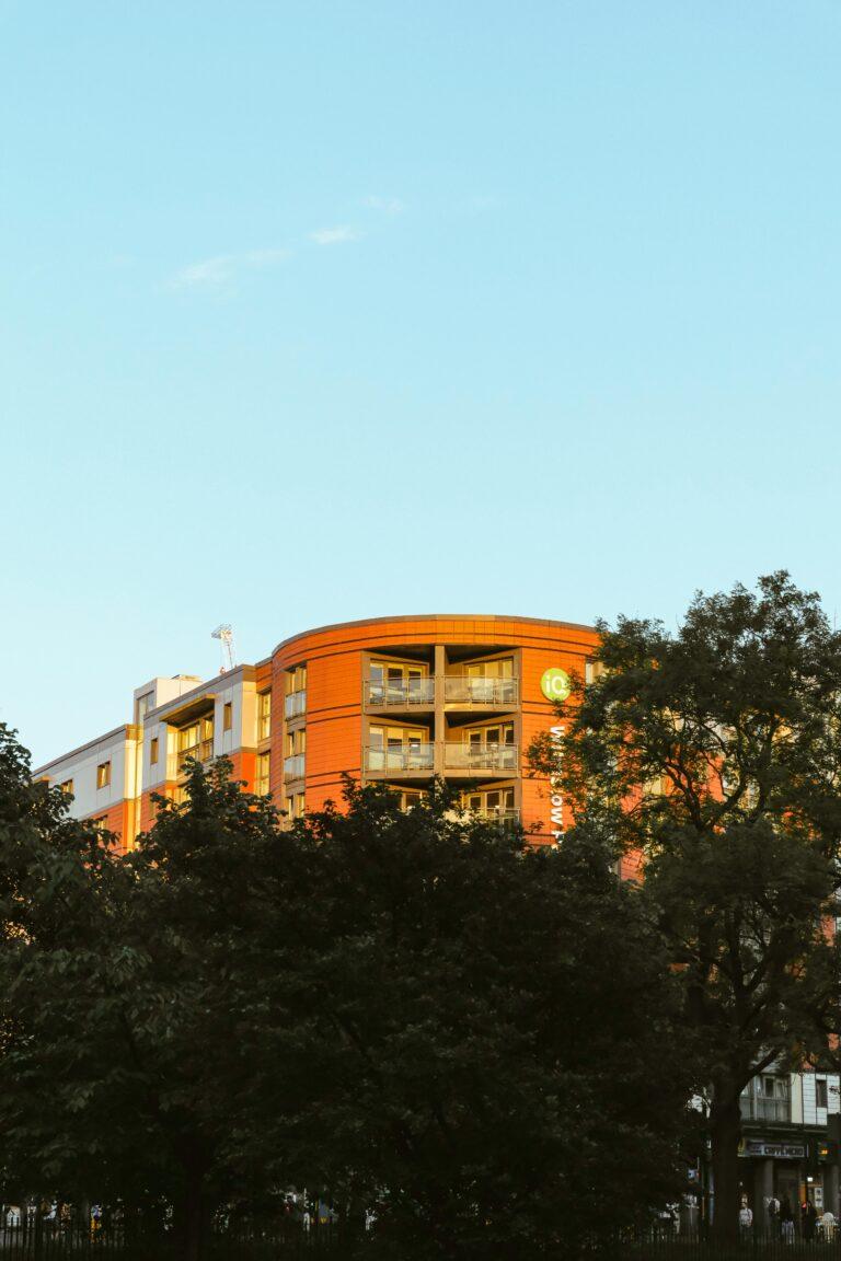 公寓英文怎麼說？10個常見公寓英文單字與用法新手必學 [Apartment English: 10 Essential Vocabulary & Usage Tips For Beginners]