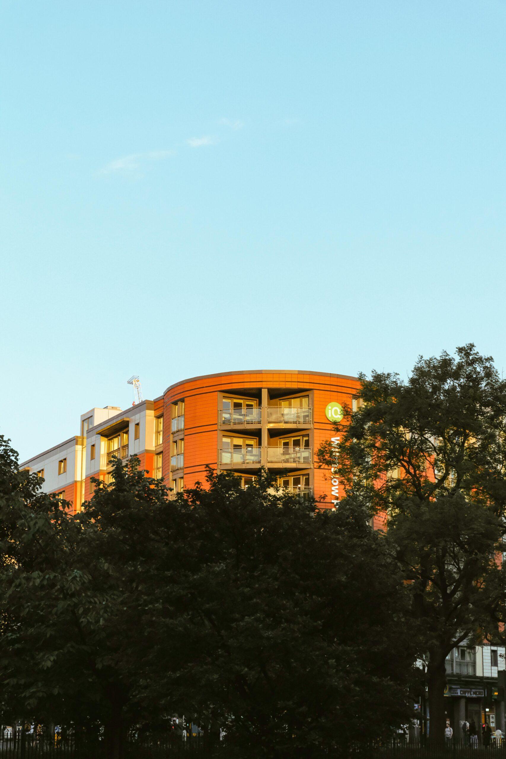 公寓英文怎麼說？10個常見公寓英文單字與用法新手必學 [Apartment English: 10 Essential Vocabulary & Usage Tips For Beginners]