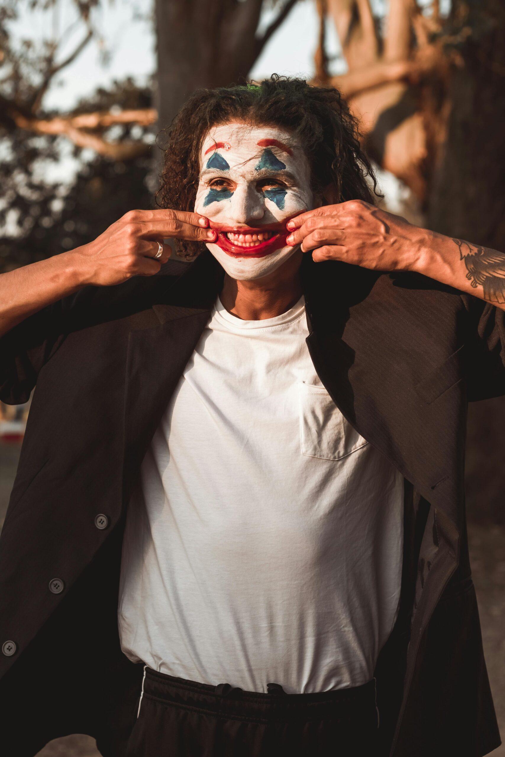 小丑 名言英文教學｜7句你絕不能誤解的 Joker 經典語錄解析 [Joker Quotes – 7 Iconic Lines You Must Not Misinterpret]