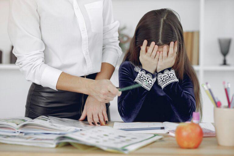 上班英文常犯的7個錯誤｜你也踩雷了嗎？ [7 Common English Mistakes At Work: Have You Fallen For Them?]