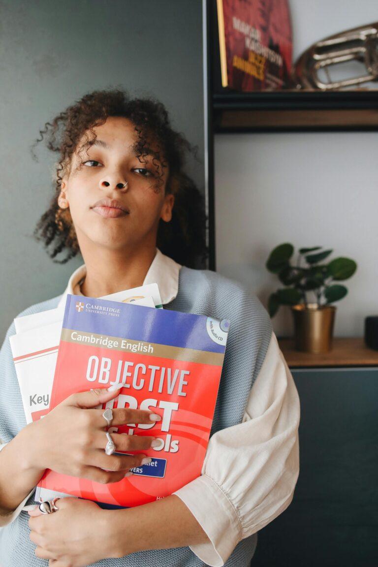英文家教費用大解析：2025年家長千萬別忽略的5個關鍵陷阱 [2025 English Tutor Cost Analysis: 5 Traps Parents Must Know]
