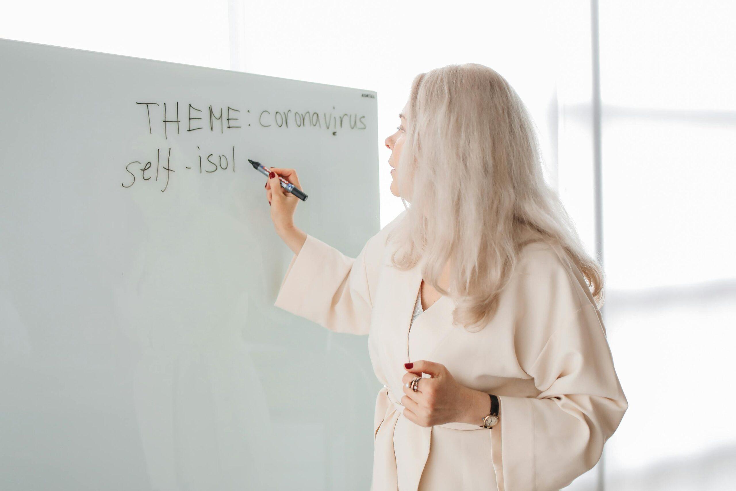 英文家教一定要找外師嗎？6大迷思你必須知道（2025最新調查） [Do You Need A Native Speaker? 6 English Tutor Myths Debunked   2025 Survey]