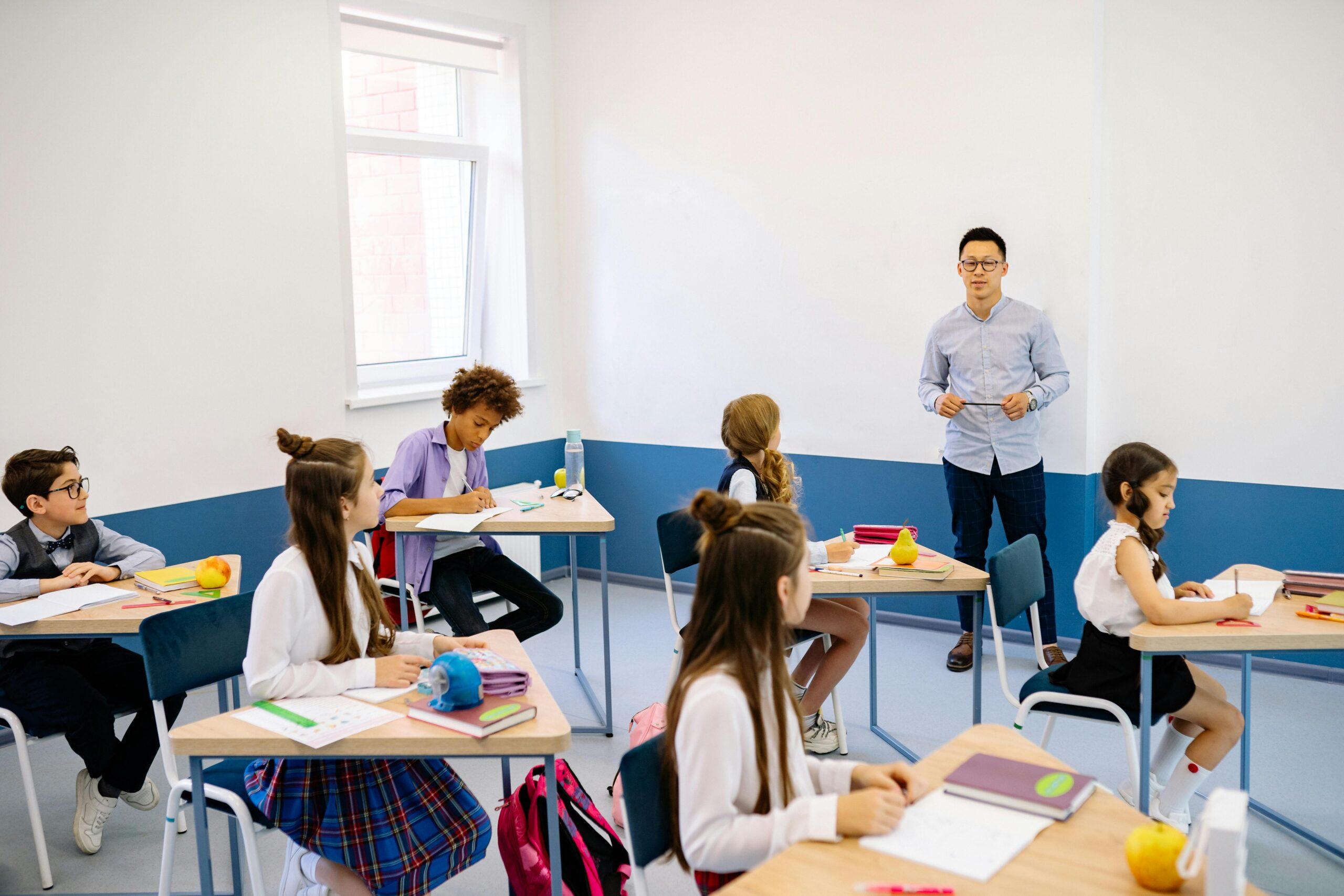 南大推動雙語教學實作 串連大學與國小培育新世代教師力｜5個你不可忽視的關鍵挑戰與解方 [NUTN’s Bilingual Teaching Initiatives: Bridging Universities And Elementary Schools & 5 Key Challenges With Their Solutions]