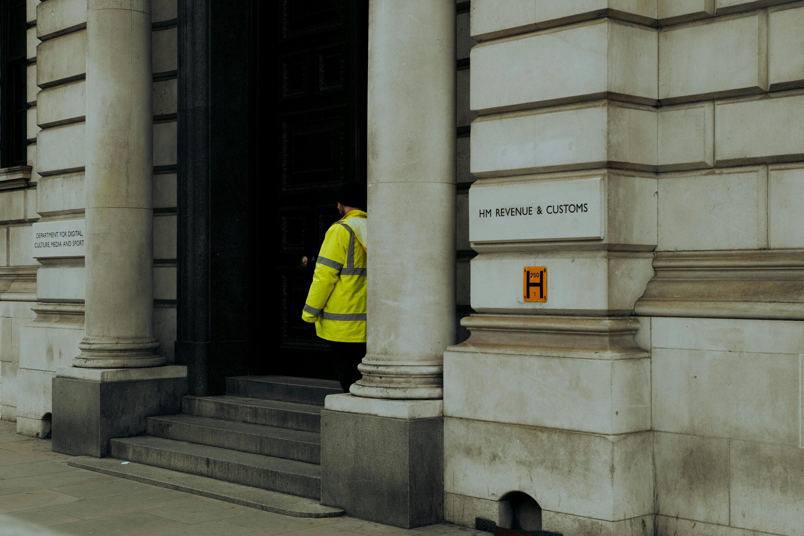 響應雙語政策，「全民英檢」推出公務人員優惠方案：3個你不可不知的報名細節與注意事項 [GEPT Launches Civil Servant Benefits In Response To Bilingual Policy: 3 Must Know Registration Details & Notes]